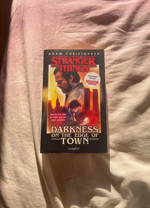 Darkness on the edge of Town de Adam Christopher, condizioni: Ottime, €3.90, €4.80 include la Protezione acquisti