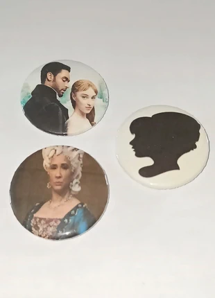 3 badges "La Chronique des Bridgerton", brand: Fait Main, condizioni: Nuovo senza cartellino, €3.00, €3.85 include la Protezione acquisti