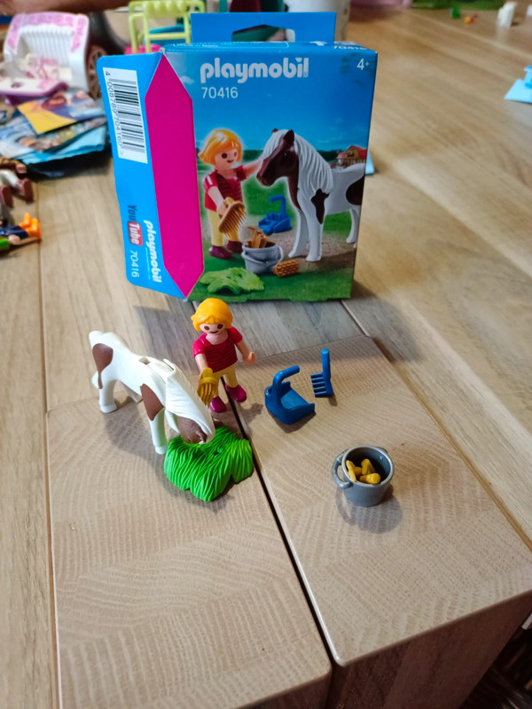 Playmobil - 70416 - Girl and Pony