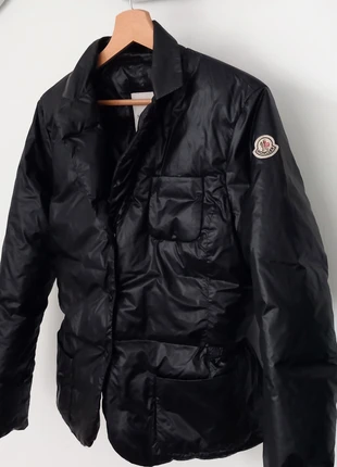 Piumino corto Moncler nero - vera piuma d'oca, marca: Moncler, estado: Novo sem etiquetas, tamanho: M / 38 / 10, €230.00, €242.20 inclui Proteção do Comprador