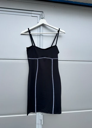 Minikleid mit Kontrastnähten von H&M| Schwarz | Größe S, marke: H&M, zustand: Neu, größe: S / 36 / 8, 7,00 €, 8,05 € inklusive Vinted-Käuferschutz