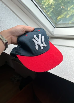 Casquette NY (New-york yankees) - Bleu marine/rouge, staat: Goed, maat: Universele maat, € 10,00, € 11,20 inclusief Kopersbescherming