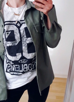 Weißes Shirt mit Print, merk: Mister Tee, staat: Heel goed, maat: S / 36 / 8, € 2,00, € 2,80 inclusief Kopersbescherming
