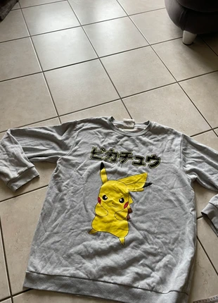 Pull Sweat Gris Pikachu Undiz Xl 42, marke: Undiz, zustand: Sehr gut, größe: XL / 42 / 14, 4,00 €, 4,90 € inklusive Vinted-Käuferschutz