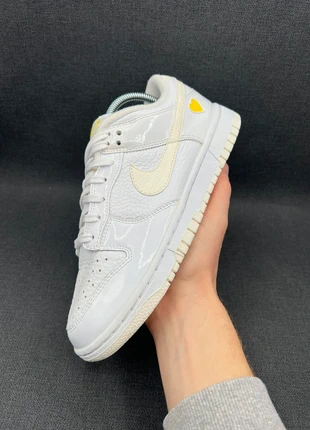 Nike Dunk Low cuir blanc jaune yellow love 37.5 (is2102), marque: Nike, état: Très bon état, taille: 37.5, 65,00 €, 68,95 € Protection acheteurs (Pro) incluse