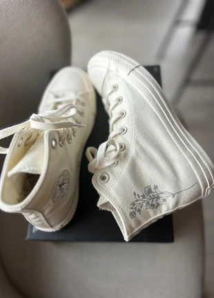 Converse Chuck Taylor All Star Hi – Édition Florale (Écru / Egret / Pure Silver), brand: Converse, condition: New with tags, size: 36, €32.00, €34.30 includes Buyer Protection