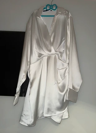 Vestido cetim branco Zara, brand: Zara, condizioni: Nuovo senza cartellino, taglia: L / IT 44 / EU 40, €15.00, €16.45 include la Protezione acquisti