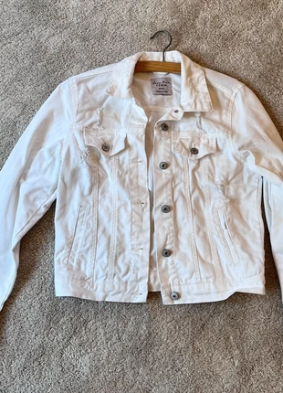 Weiße Jeansjacke , marke: Love Tree, zustand: Sehr gut, größe: S / 36 / 8, 6,50 €, 7,53 € inklusive Vinted-Käuferschutz