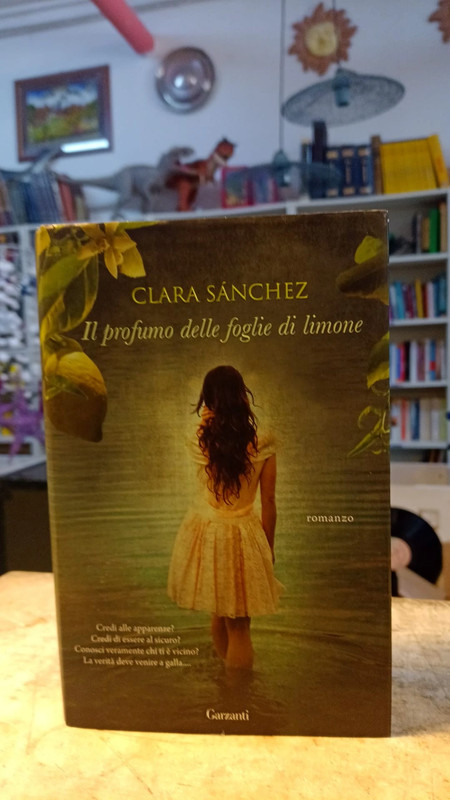 Libro il profumo delle foglie di limone di Clara Sanchez