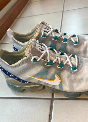 Nike air vapormax white top university gold wolf grey