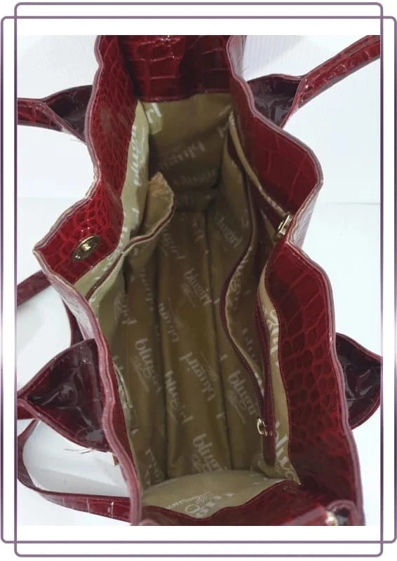 Sac à main et bandoulière bordeaux blugirl, bon état mais quelques petites tâches à l'intérieur - photo numéro 7