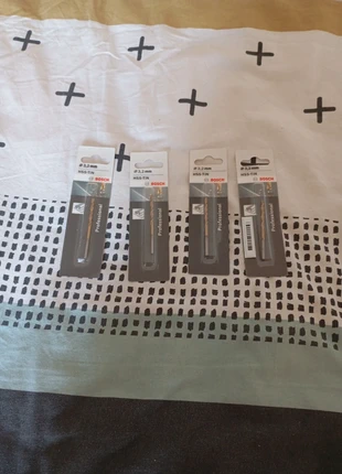 4 forets Bosch neufs 3,2 mm, marque: Bosch, état: Neuf avec étiquette, 12,00 €, 13,30 € Protection acheteurs (Pro) incluse