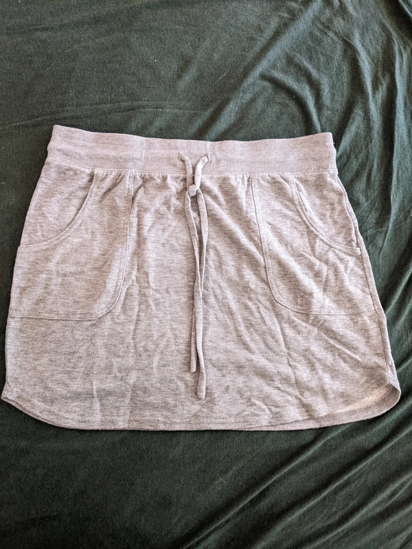 Gray super comfy stretchy skirt with pockets 1