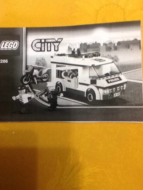 Lego City le transport de prisonnier 5