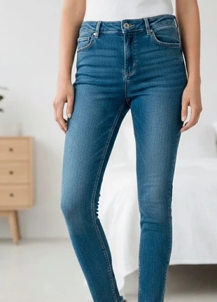 Jean bleu délavé zara taille 36 femme, marke: Zara, zustand: Sehr gut, größe: S / 36 / 8, 10,00 €, 11,20 € inklusive Vinted-Käuferschutz