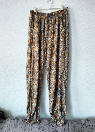 Pantalón paisley., staat: Heel goed, maat: M / 38 / 10, € 3,00, € 3,85 inclusief Kopersbescherming