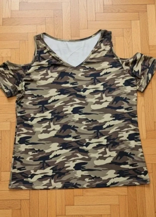 T-shirt femme motif militaire kaki et noir épaules dénudées taille L parfait étatSandrine 3, condizioni: Ottime, taglia: L / IT 44 / EU 40, €4.20, €5.11 include la Protezione acquisti