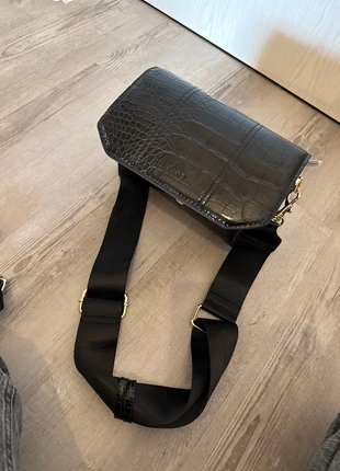 Schwarze Tasche Mango, brand: Mango, condizioni: Nuovo senza cartellino, €5.00, €5.95 include la Protezione acquisti