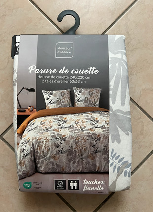 Parure housse de couette 240cm multicolore neuve, marque: Douceur d'interieur, état: Neuf avec étiquette, taille: King Size (220-240 cm x 220-260 cm), 23,00 €, 24,85 € Protection acheteurs incluse