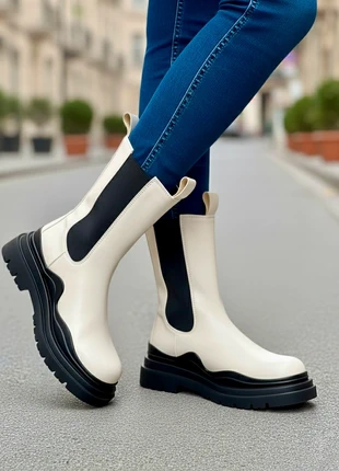 🥾Espectacular bota bicolor🤍🖤estilo anfibia🤍🖤con plataforma y suela track🚜Nuevas!🆕, marca: Alta Moda, estado: Nuevo sin etiquetas, tamaño: 39, 22,00 €, 23,80 € Protección al comprador incluida