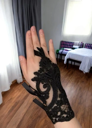 Paire de gants noire en dentelle avec motifs fleuris style rock gothique taille unique, marque: Sauyomp, état: Très bon état, taille: Taille unique, 17,90 €, 19,50 € Protection acheteurs incluse