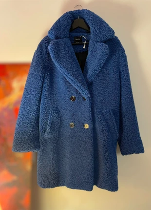 Manteau fausse fourrure bleu électrique Bershka XS-S - Neuf, brand: Bershka, condition: New without tags, size: S / 36 / 8, €20.00, €21.70 includes Buyer Protection