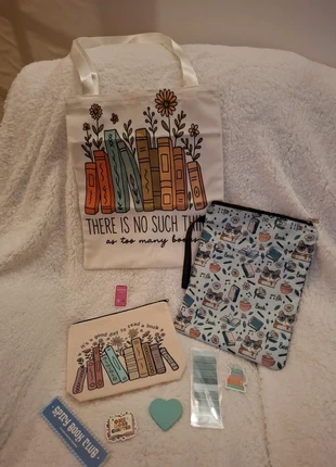 📚🌸 Box goodies pour les amoureux des livres, brand: Goodies, condition: New with tags, €14.90, €16.35 includes Buyer Protection