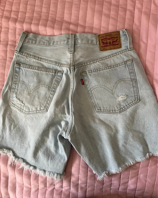 Blue Levi’s shorts 2