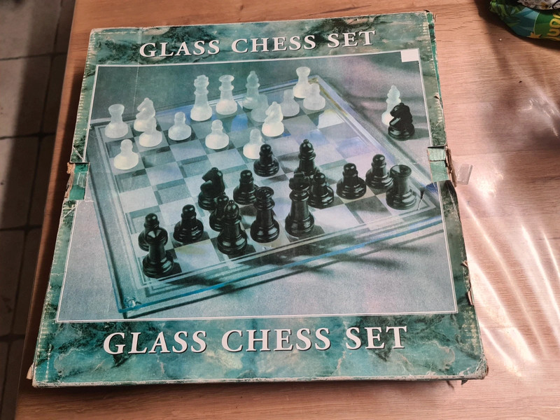 Grand jeu d Échecs en verre 4