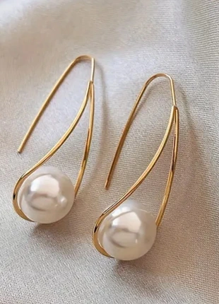 Elegant pearl earrings, merk: Vintage Dressing, staat: Heel goed, € 5,50, € 6,48 inclusief Kopersbescherming