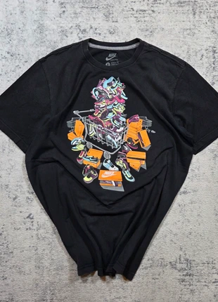 🖤 T-shirt Nike Sportswear Noir Vintage Sneakers Taille L, marca: Nike, estado: Muito bom, tamanho: L, €24.95, €26.90 inclui Proteção do Comprador Pro