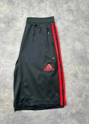 Short Adidas | Taille S | Couleur Noir, Rouge, marque: adidas, état: Très bon état, taille: S, 10,00 €, 11,20 € Protection acheteurs (Pro) incluse