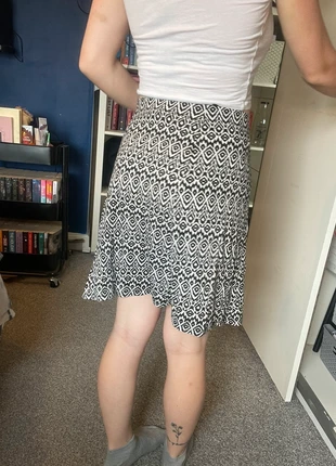 Patterned skirt, brand: Primark, condition: Very good, size: XS / 6, £1.00, £1.75 includes Buyer Protection