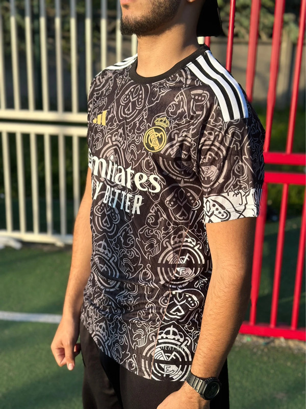 Maillot du réal madrid noir et blanc 2024-2025 1