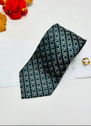 Cravate Italy en soie - noir gris carreaux - 10 cm très bon état, marque: Vintage Dressing, état: Très bon état, 6,00 €, 7,00 € Protection acheteurs (Pro) incluse