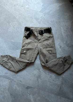 Super leuke dames cargo broek, merk: The Sting, staat: Heel goed, maat: XS / 34 / 6, € 4,00, € 4,90 inclusief Kopersbescherming