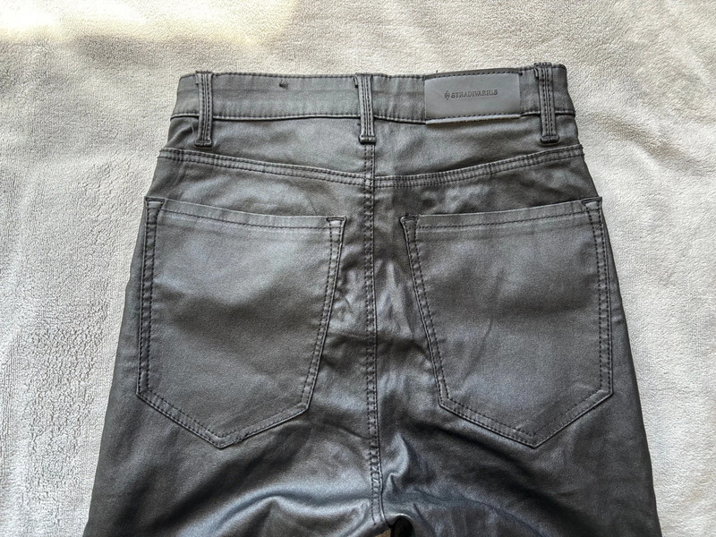 Czarne „skórzane” jeansy (legginsowate) 3
