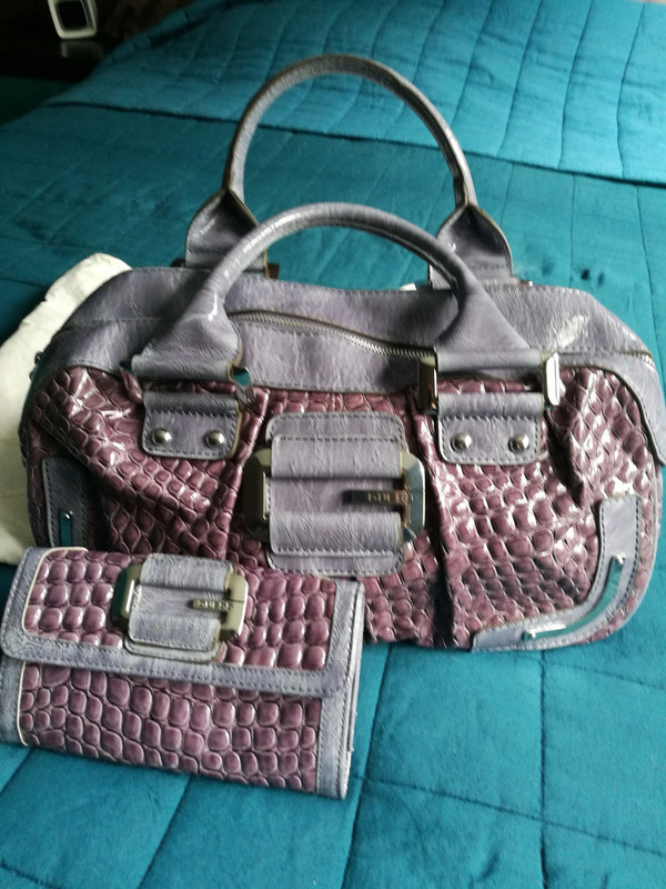 Ensemble sac main et portefeuille imprim croco violet Guess