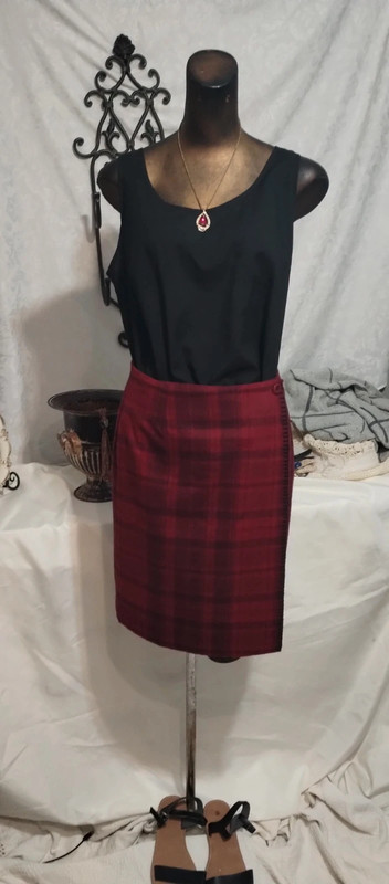Burgundy and black plaid wool skirt 1