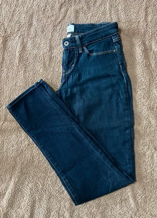 Jean Levi’s femme Demi Curve Skinny bleu – T.27 US (36 EUR), marca: Levi's, estado: Muito bom, tamanho: S / 36 / 8, €13.00, €14.35 inclui Proteção do Comprador