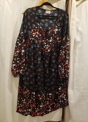 Robe noire à fleurs, marque: Castaluna, état: Très bon état, taille: 6XL / 52 / 24, 6,00 €, 7,00 € Protection acheteurs incluse