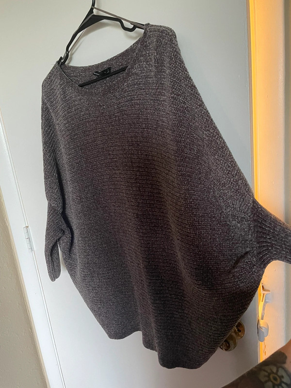 Brownish baggy sweater 4