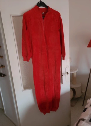 Combinaison rouge velours, marque: Elégance, état: Très bon état, taille: XL / 42 / 14, 22,00 €, 23,80 € Protection acheteurs incluse