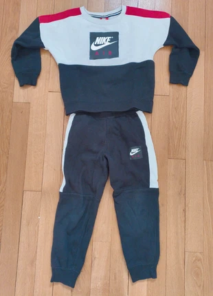 Ensemble Nike jogging+sweat | Taille 7 ans |, merk: Nike, staat: Heel goed, maat: 7 jaar / 122 cm, € 11,50, € 12,78 inclusief Kopersbescherming