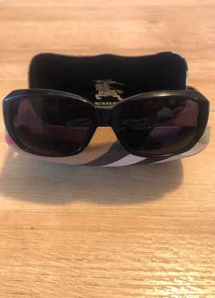Lunette Burberry femme noir vintage y2k, marque: Burberry, état: Très bon état, 29,90 €, 32,10 € Protection acheteurs incluse