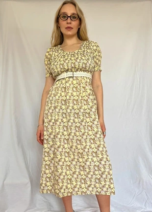Robe mi-longue style trapèze imprimé floral beige jaune blanche S / 36, marque: Vintage Dressing, état: Très bon état, taille: S / 36 / 8, 30,00 €, 32,20 € Protection acheteurs incluse