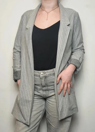 Blazer fin rayures gris blanc fente bouton Jennyfer S, merk: Jennyfer, staat: Heel goed, maat: S / 36 / 8, € 5,00, € 5,95 inclusief Kopersbescherming