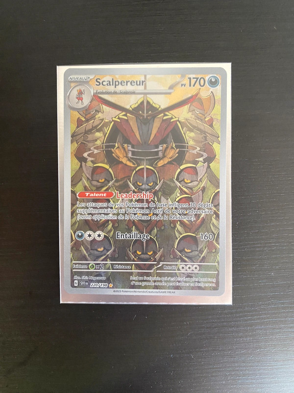 Carte Pokémon secrète Scalpereur + pochette de protection