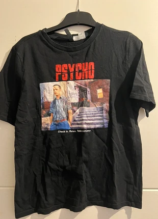 zwarte shirt, merk: H&M, staat: Heel goed, maat: S, € 5,00, € 5,95 inclusief Kopersbescherming