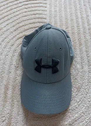 Casquette Under Armour grise, marque: Under Armour, état: Très bon état, taille: Taille unique, 15,00 €, 16,45 € Protection acheteurs incluse